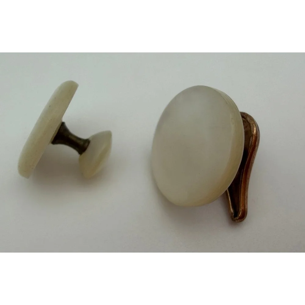 Vintage Mother of Pearl Cufflink and Shirt Stud Set Iridescent Round Q015